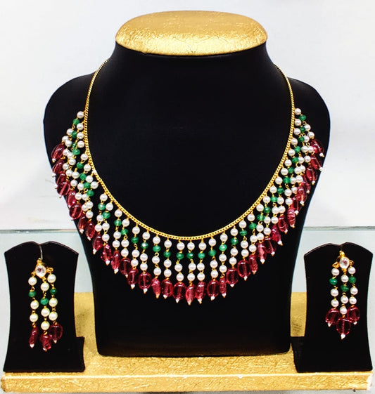 Pearls and Natural Beads Neckset